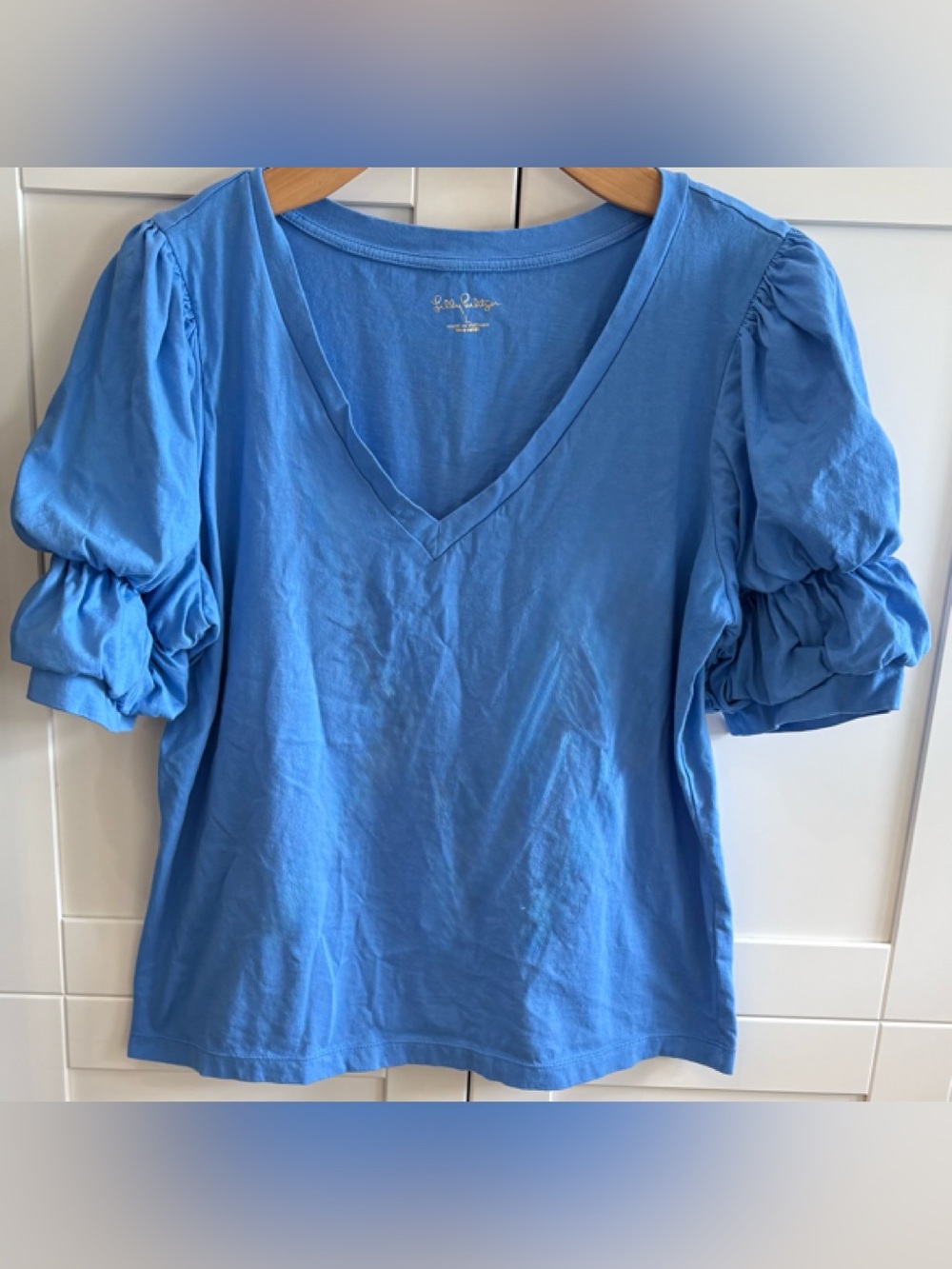 LILLY PULITZER LARGE DICOLA TOP , PUFF SLEEVES , V CUT, BLUE GREAT PRE-OWN